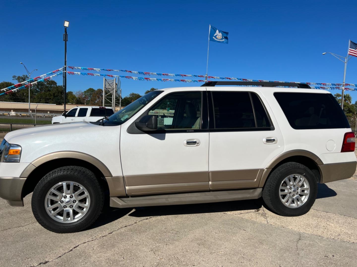 2013 White /Tan Ford Expedition XLT W/Leather (1FMJU1H58DE) with an 5.4 V8 engine, Automatic transmission, located at 4520 Airline Hwy, Baton Rouge, LA, 70805, (225) 357-1497, 30.509325, -91.145432 - 2013 Ford Expedition XLT 146K Miles, 5.4 V8, Leather Seats, 7 Passenger Seating, Sunroof, Power Windows, Locks, Mirrors & Seat, Cold A/C, Tow Pkg. NO IN HOUSE FINANCING. FOR INFO PLEASE CONTACT JEFF AT 225 357-1497 CHECK OUT OUR A+ RATING WITH THE BETTER BUSINESS BUREAU WE HAVE BEEN A FAMILY OWNED A - Photo#1